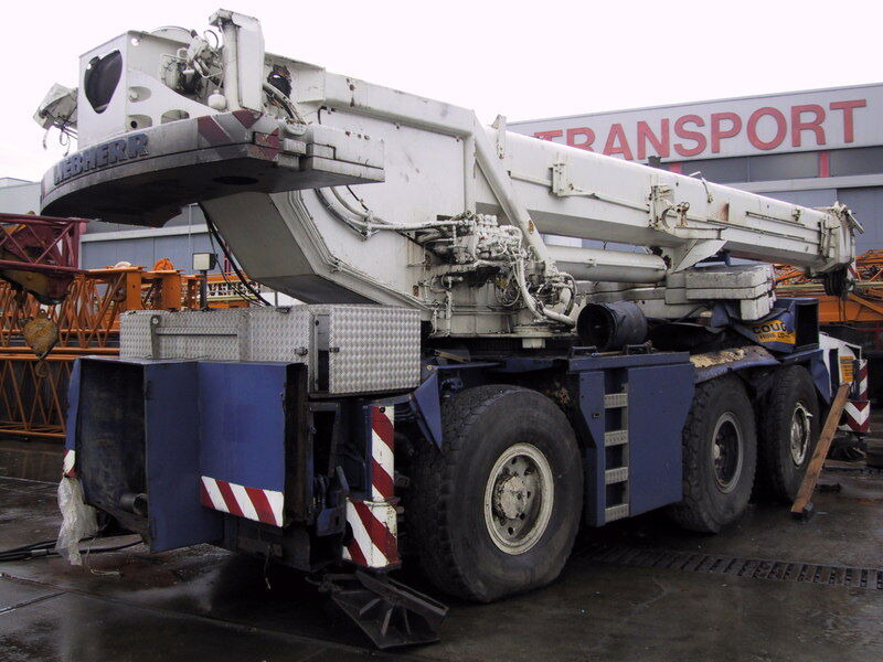 Liebherr LTM 1050/1 for parts - Terepjáró autódaru: 2 kép. Liebherr LTM 1050/1 for parts - Terepjáró autódaru: 2 kép.