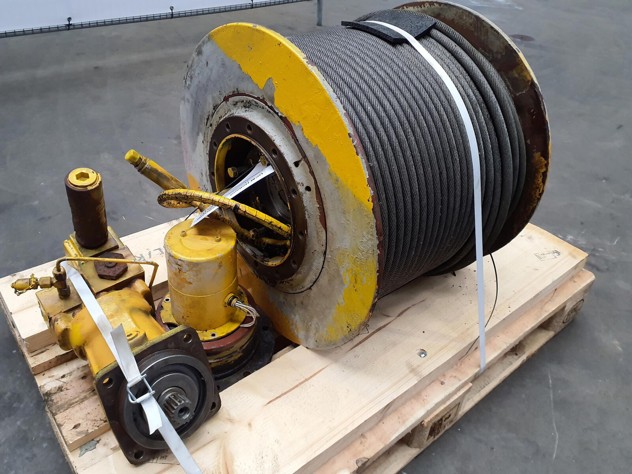 Liebherr LTM 1050 hoist gear - Csörlő - Daru: 1 kép. Liebherr LTM 1050 hoist gear - Csörlő - Daru: 1 kép.