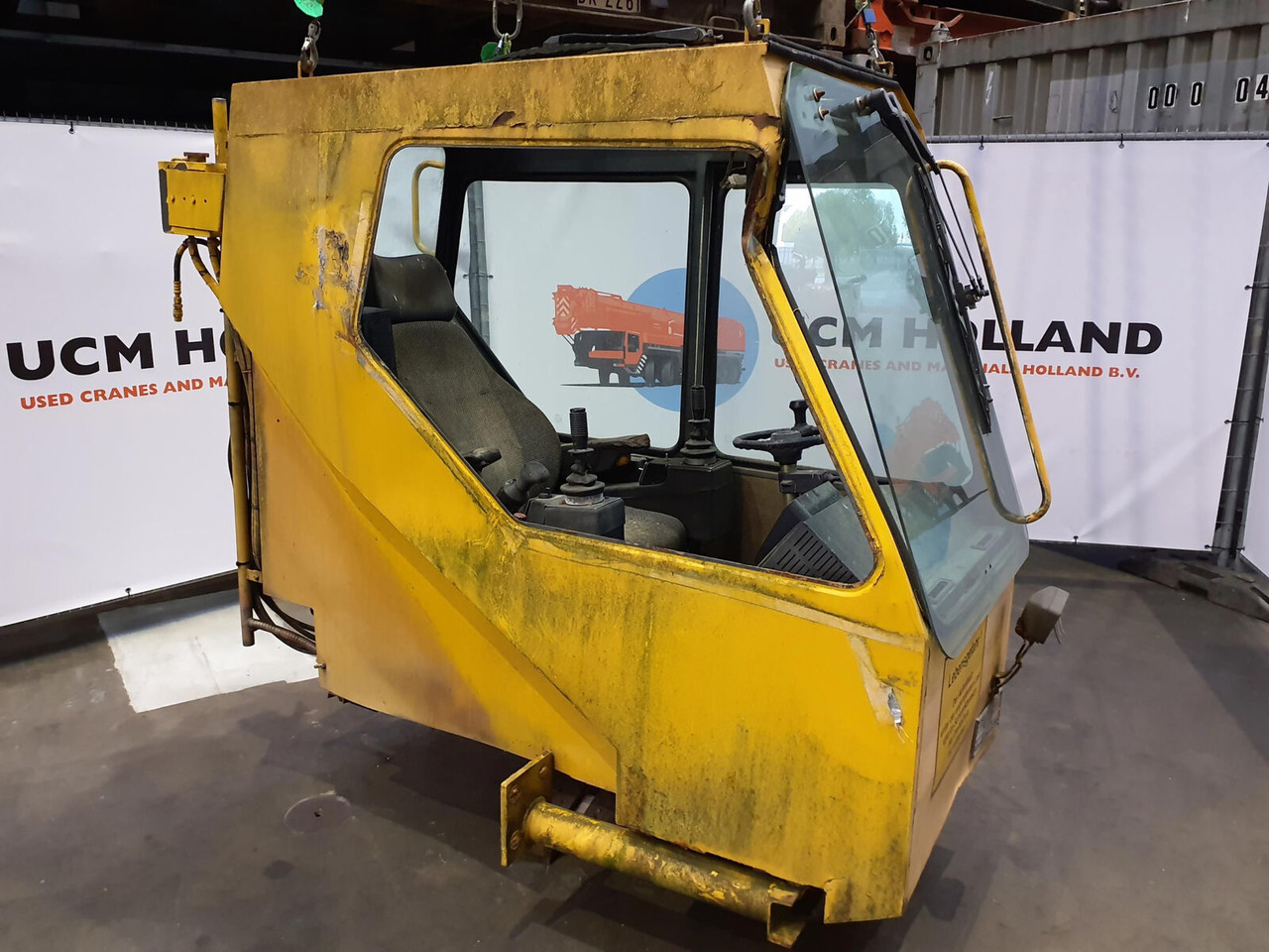 Liebherr LTM 1050 upper cabine - Fülke - Daru: 3 kép. Liebherr LTM 1050 upper cabine - Fülke - Daru: 3 kép.