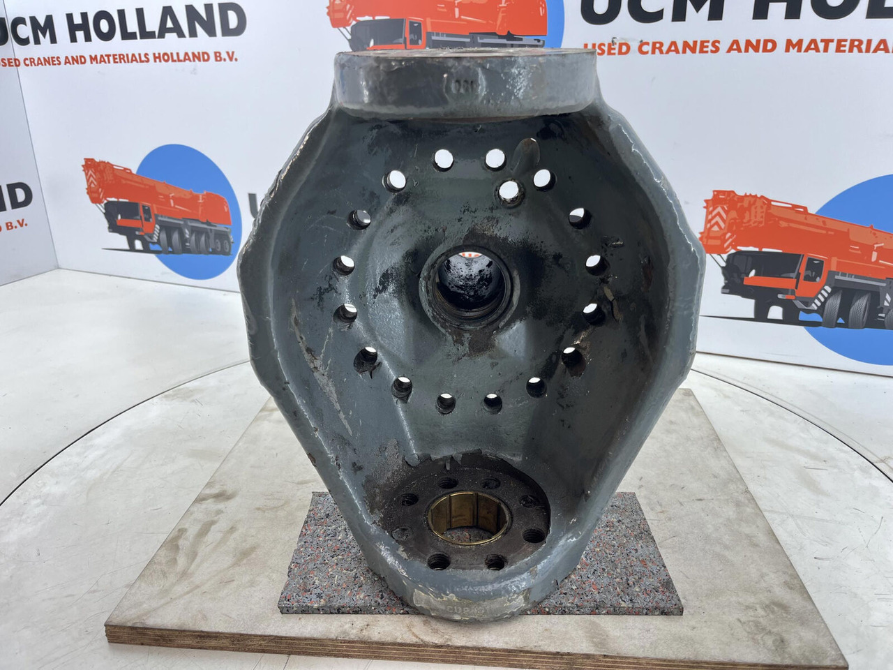 Liebherr LTM 1055-3.2 Steering knuckle 16 holes axle 2 - Csonkállvány - Autódaru: 5 kép. Liebherr LTM 1055-3.2 Steering knuckle 16 holes axle 2 - Csonkállvány - Autódaru: 5 kép.