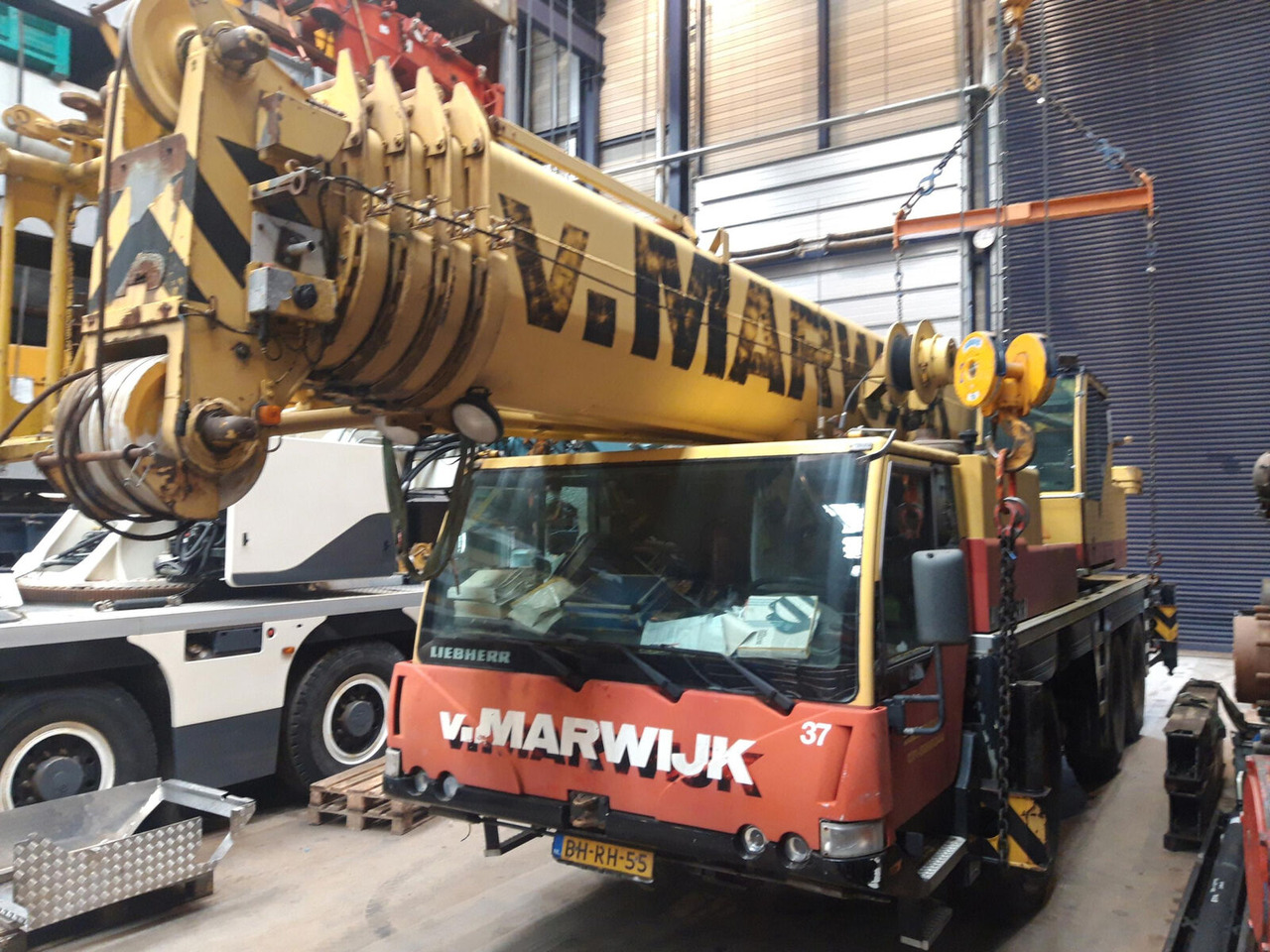 Liebherr LTM 1060-2 - Autódaru: 2 kép. Liebherr LTM 1060-2 - Autódaru: 2 kép.