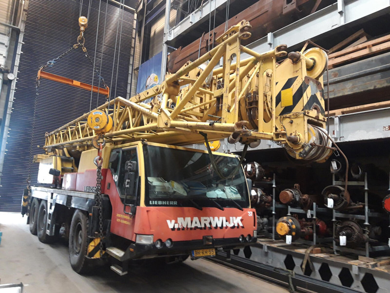 Liebherr LTM 1060-2 - Terepjáró autódaru: 1 kép. Liebherr LTM 1060-2 - Terepjáró autódaru: 1 kép.