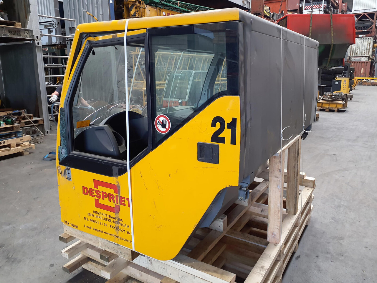 Liebherr LTM 1060-2 lower cabin - Fülke - Autódaru: 2 kép. Liebherr LTM 1060-2 lower cabin - Fülke - Autódaru: 2 kép.