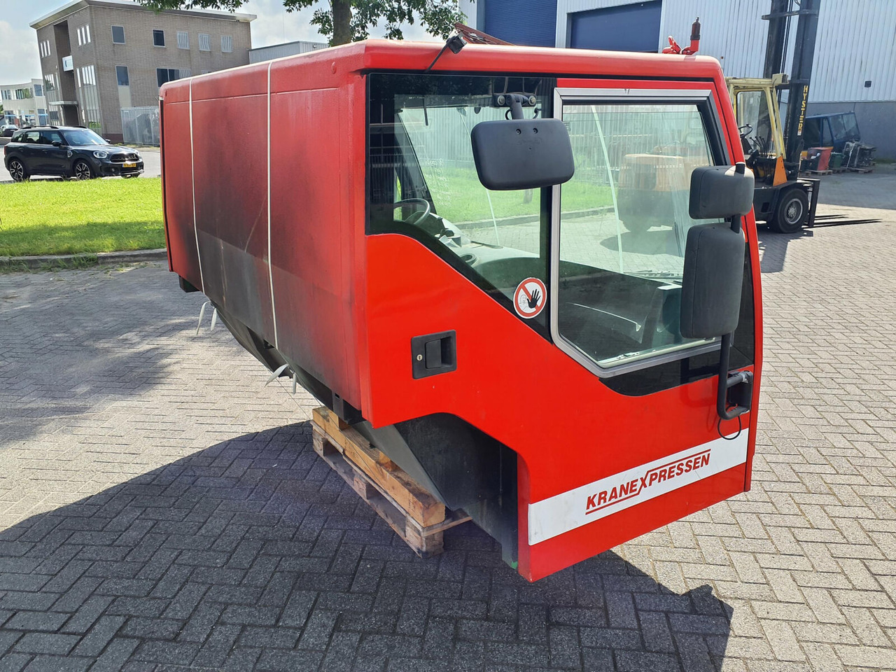 Liebherr LTM 1060-2 lower cabin - Fülke - Autódaru: 4 kép. Liebherr LTM 1060-2 lower cabin - Fülke - Autódaru: 4 kép.