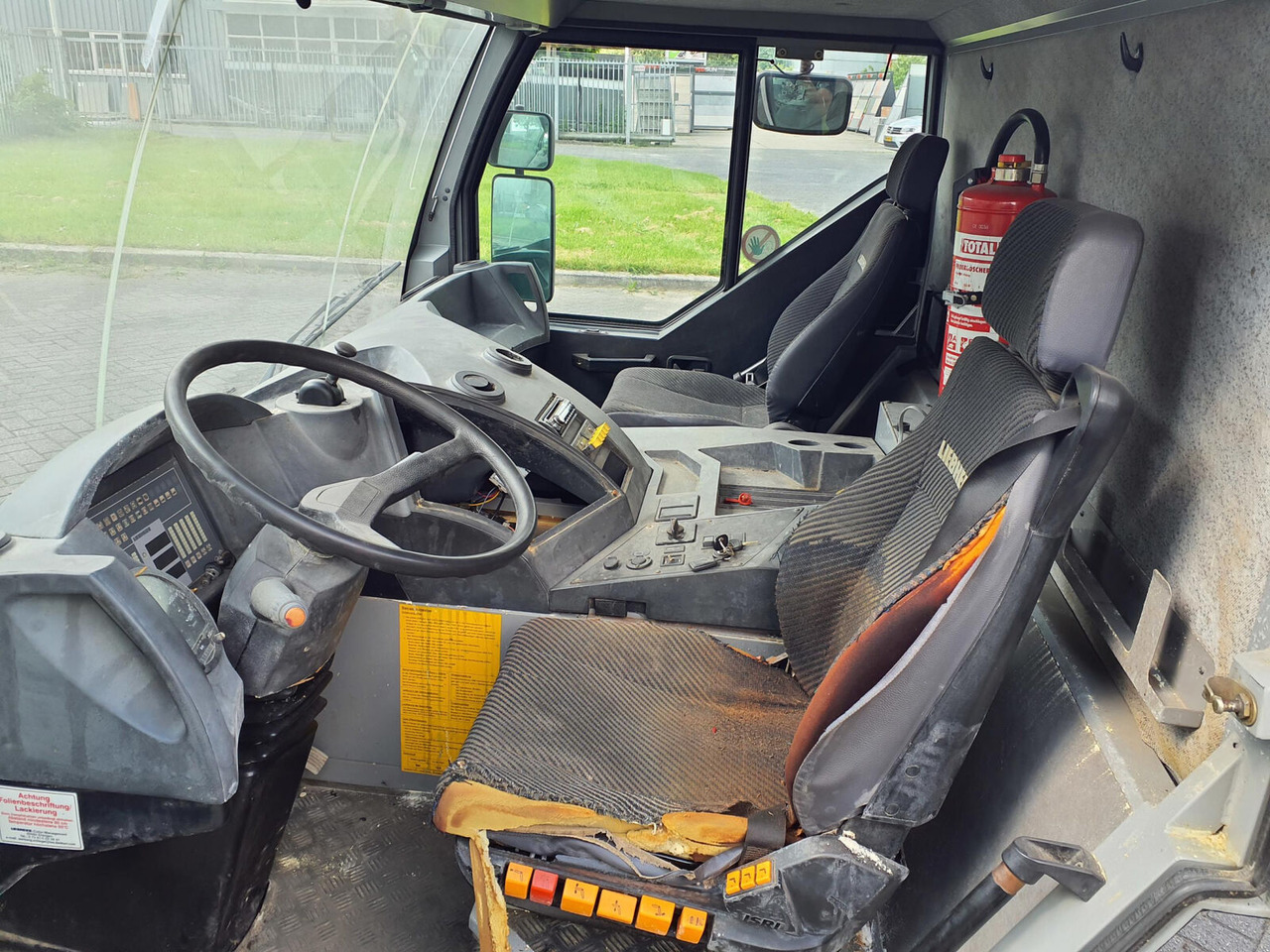 Liebherr LTM 1060-2 lower cabin - Fülke - Autódaru: 5 kép. Liebherr LTM 1060-2 lower cabin - Fülke - Autódaru: 5 kép.