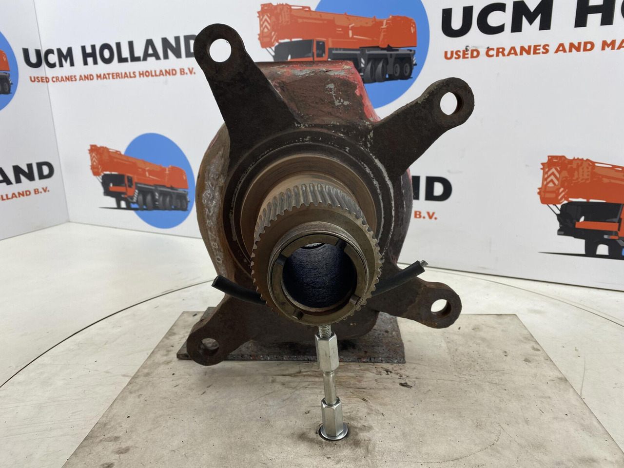 Liebherr LTM 1060 Steering knuckle axle 1 and 2 - Csonkállvány - Autódaru: 2 kép. Liebherr LTM 1060 Steering knuckle axle 1 and 2 - Csonkállvány - Autódaru: 2 kép.