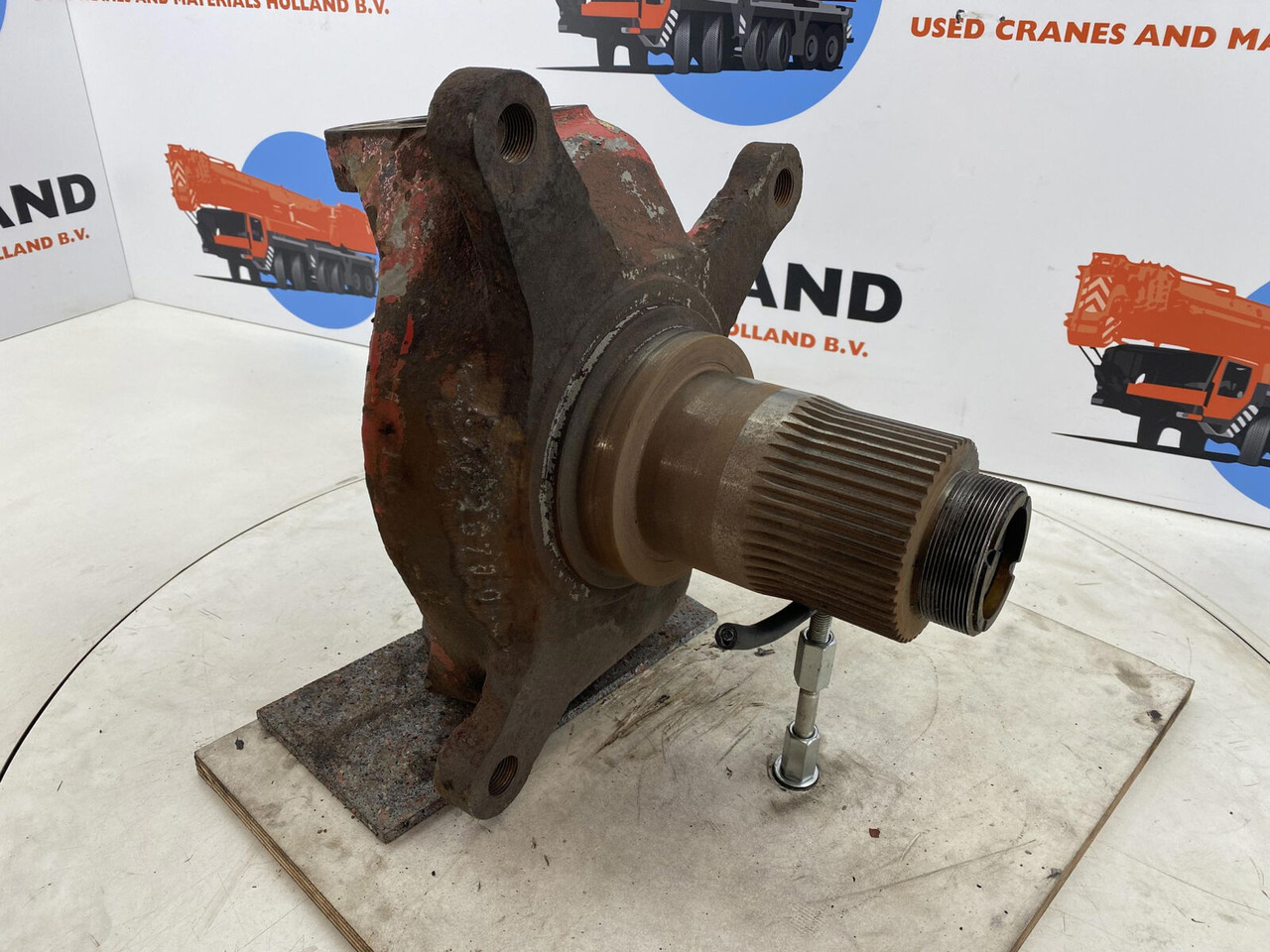 Liebherr LTM 1060 Steering knuckle axle 1 and 2 - Csonkállvány - Autódaru: 3 kép. Liebherr LTM 1060 Steering knuckle axle 1 and 2 - Csonkállvány - Autódaru: 3 kép.