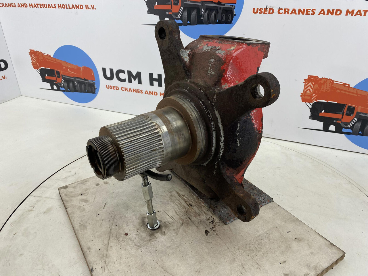 Liebherr LTM 1060 Steering knuckle axle 1 and 2 - Csonkállvány - Autódaru: 1 kép. Liebherr LTM 1060 Steering knuckle axle 1 and 2 - Csonkállvány - Autódaru: 1 kép.