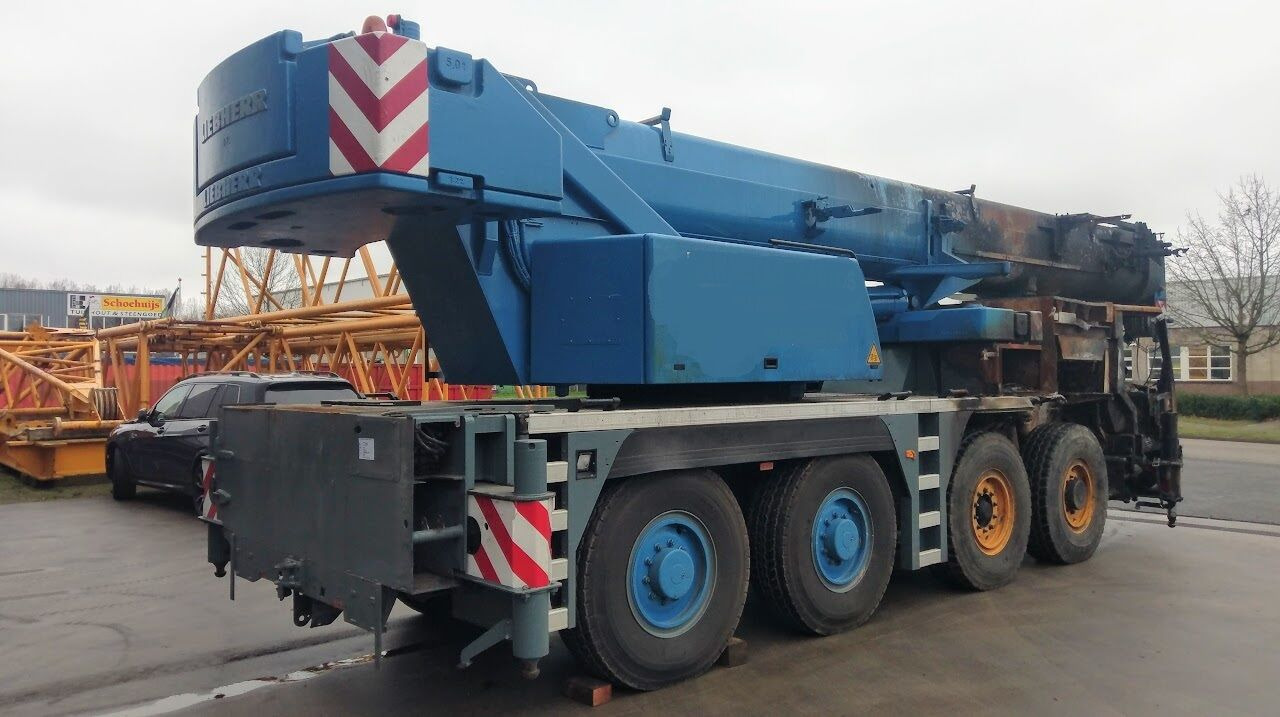 Liebherr LTM 1070-4.1 - Autódaru: 3 kép. Liebherr LTM 1070-4.1 - Autódaru: 3 kép.