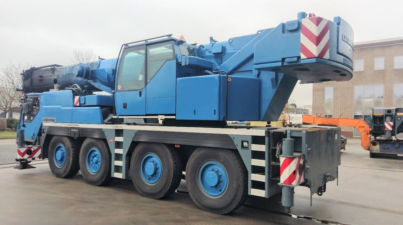 Liebherr LTM 1070-4.1 - Autódaru: 4 kép. Liebherr LTM 1070-4.1 - Autódaru: 4 kép.