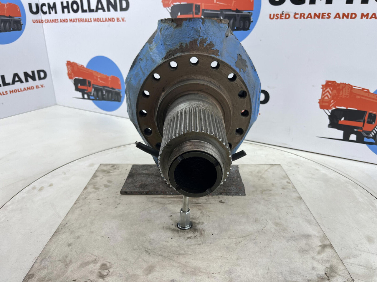 Liebherr LTM 1070 Steering knuckle 16 holes axle 4 - Csonkállvány - Autódaru: 2 kép. Liebherr LTM 1070 Steering knuckle 16 holes axle 4 - Csonkállvány - Autódaru: 2 kép.