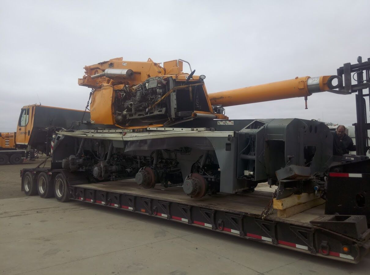 Liebherr LTM 1130-5.1 - Autódaru: 3 kép. Liebherr LTM 1130-5.1 - Autódaru: 3 kép.