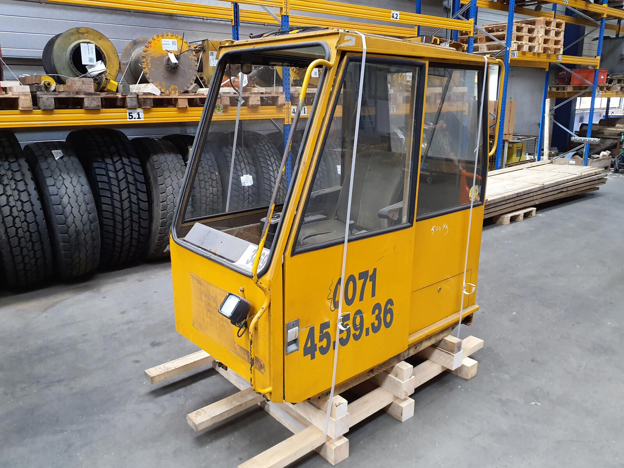 Liebherr LTM 1140 upper cabin - Fülke - Autódaru: 2 kép. Liebherr LTM 1140 upper cabin - Fülke - Autódaru: 2 kép.