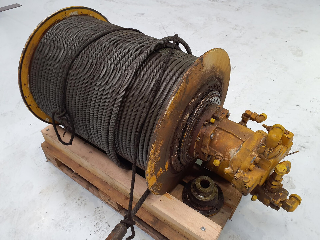 Liebherr LTM 1160-2 complete 1e winch - Csörlő - Autódaru: 3 kép. Liebherr LTM 1160-2 complete 1e winch - Csörlő - Autódaru: 3 kép.