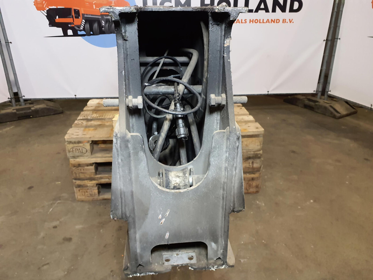 Liebherr LTM 1250-6.1 outriggerbeam front with support cylinder - Felfüggesztés - Daru: 5 kép. Liebherr LTM 1250-6.1 outriggerbeam front with support cylinder - Felfüggesztés - Daru: 5 kép.