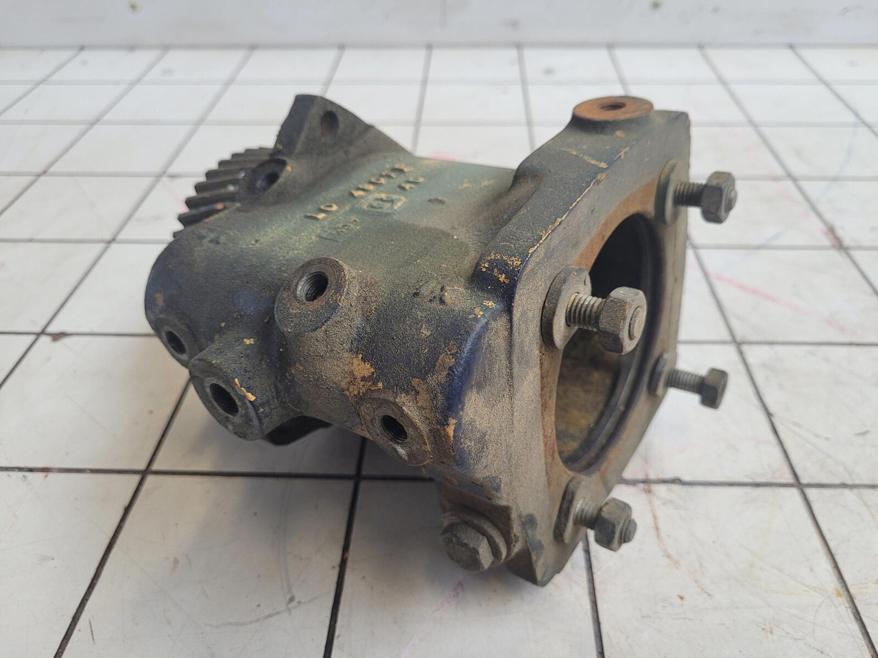 Liebherr LTM 1300 Auxiliary drive PTO - Erőátvitel - Autódaru: 2 kép. Liebherr LTM 1300 Auxiliary drive PTO - Erőátvitel - Autódaru: 2 kép.