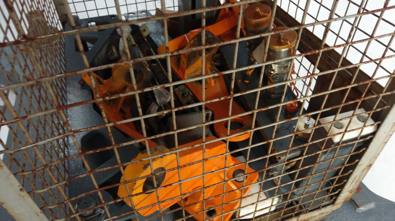 Liebherr LTM 1750-9.1 quick connection for slewring - Elforduló gyűrű - Autódaru: 4 kép. Liebherr LTM 1750-9.1 quick connection for slewring - Elforduló gyűrű - Autódaru: 4 kép.