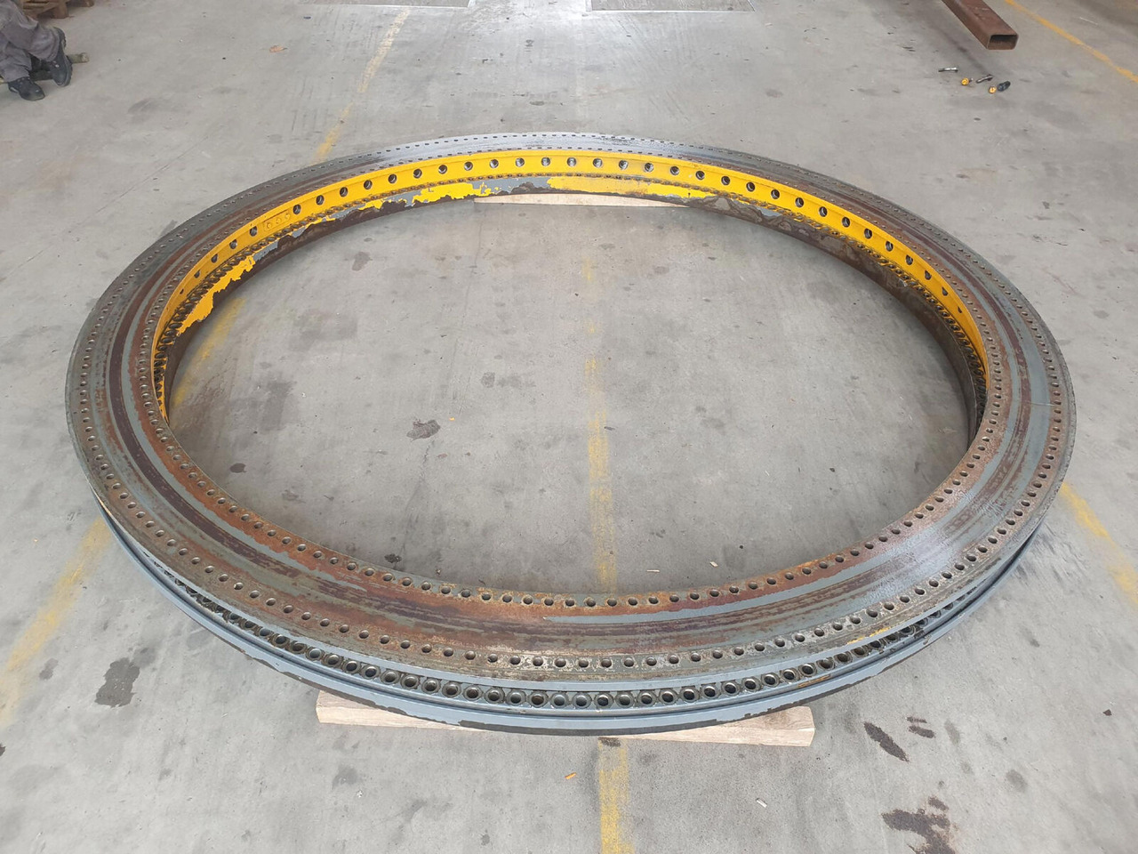 Liebherr LTM 1750-9.1 quick connection for slewring - Elforduló gyűrű - Autódaru: 1 kép. Liebherr LTM 1750-9.1 quick connection for slewring - Elforduló gyűrű - Autódaru: 1 kép.