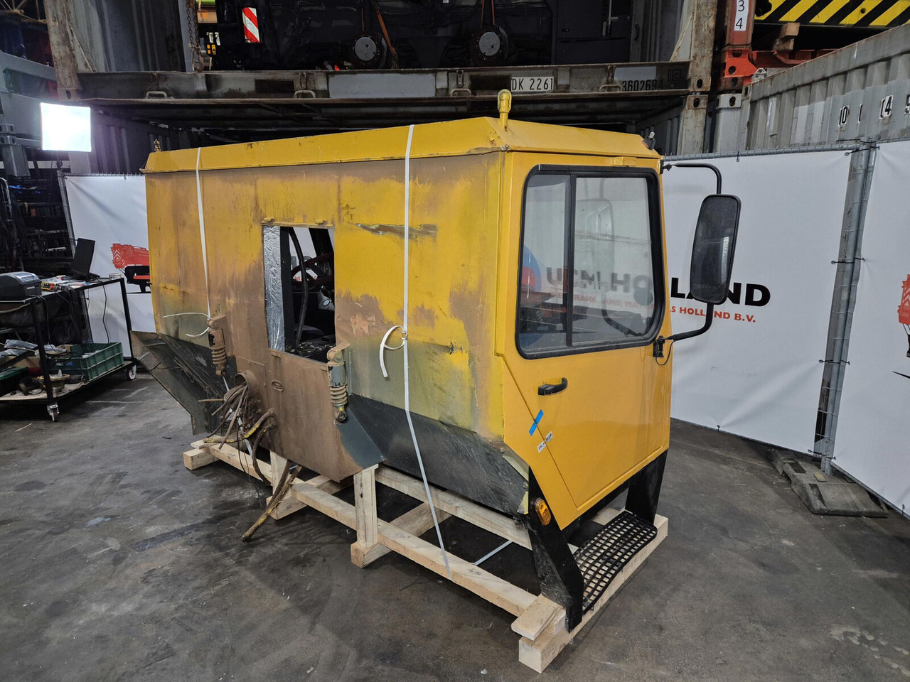 Liebherr LTM drivers cabin - Fülke - Autódaru: 3 kép. Liebherr LTM drivers cabin - Fülke - Autódaru: 3 kép.