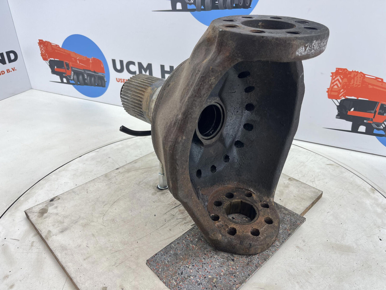 PPM ATT 400 Steering knuckle 16 holes axle 1 - Csonkállvány - Daru: 4 kép. PPM ATT 400 Steering knuckle 16 holes axle 1 - Csonkállvány - Daru: 4 kép.