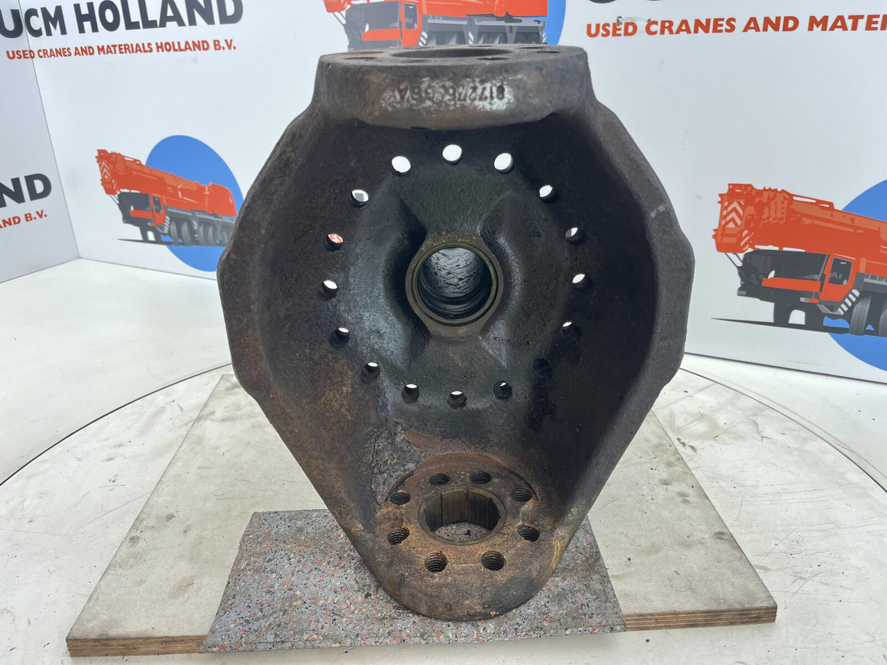 PPM ATT 400 Steering knuckle 16 holes axle 1 - Csonkállvány - Daru: 5 kép. PPM ATT 400 Steering knuckle 16 holes axle 1 - Csonkállvány - Daru: 5 kép.