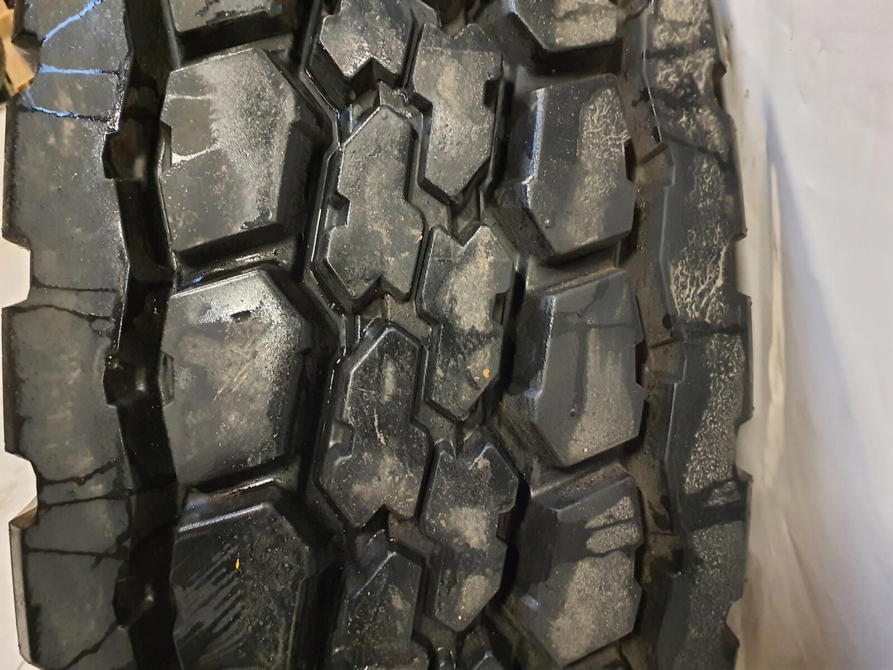 Tadano Faun Wheel 445/95R25 10 6.5 3p - Komplett kerék - Daru: 5 kép. Tadano Faun Wheel 445/95R25 10 6.5 3p - Komplett kerék - Daru: 5 kép.