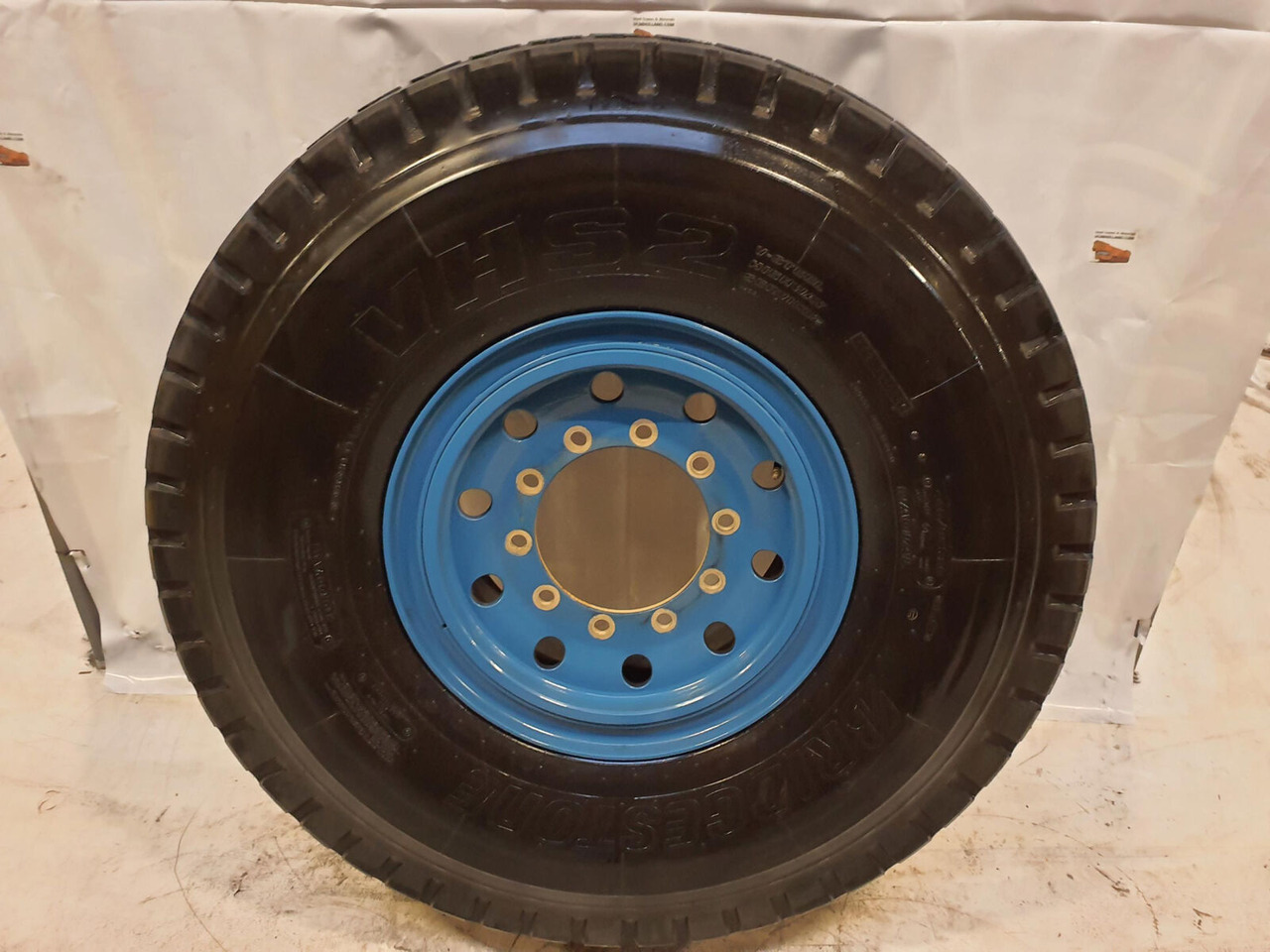 Tadano Faun Wheel 445/95R25 10 6.5 3p - Komplett kerék - Daru: 3 kép. Tadano Faun Wheel 445/95R25 10 6.5 3p - Komplett kerék - Daru: 3 kép.