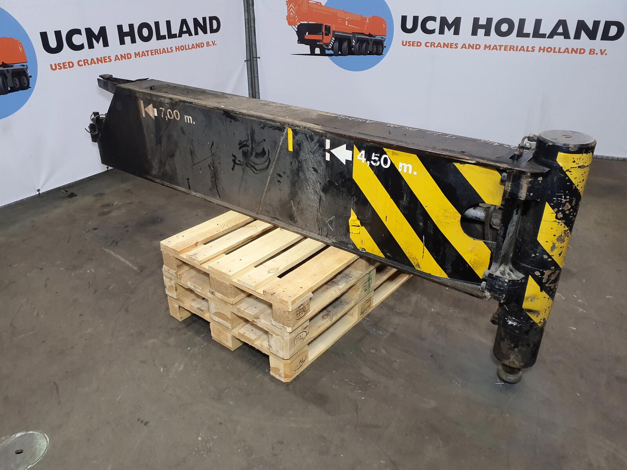 Terex AC 100 outrigger beam complete front - Felfüggesztés - Daru: 1 kép. Terex AC 100 outrigger beam complete front - Felfüggesztés - Daru: 1 kép.