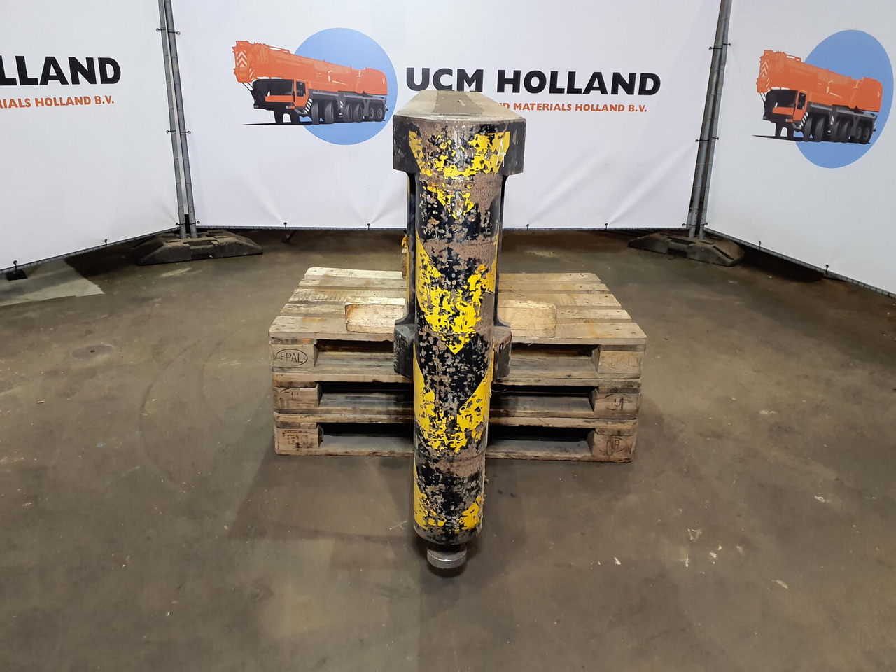 Terex AC 100 outrigger beam complete rear - Felfüggesztés - Autódaru: 5 kép. Terex AC 100 outrigger beam complete rear - Felfüggesztés - Autódaru: 5 kép.