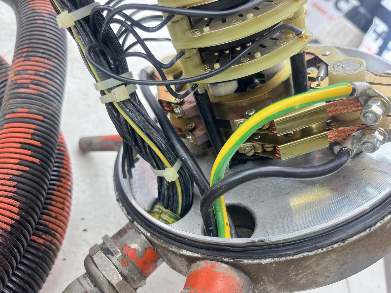 Elektromos rendszer - Autódaru Terex AC 155 slip ring assy: 12 kép.