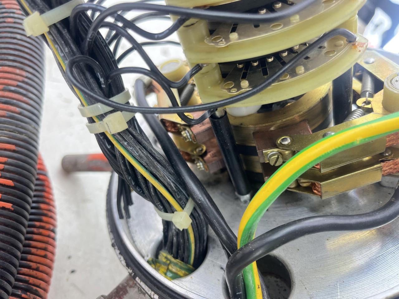 Elektromos rendszer - Autódaru Terex AC 155 slip ring assy: 11 kép.