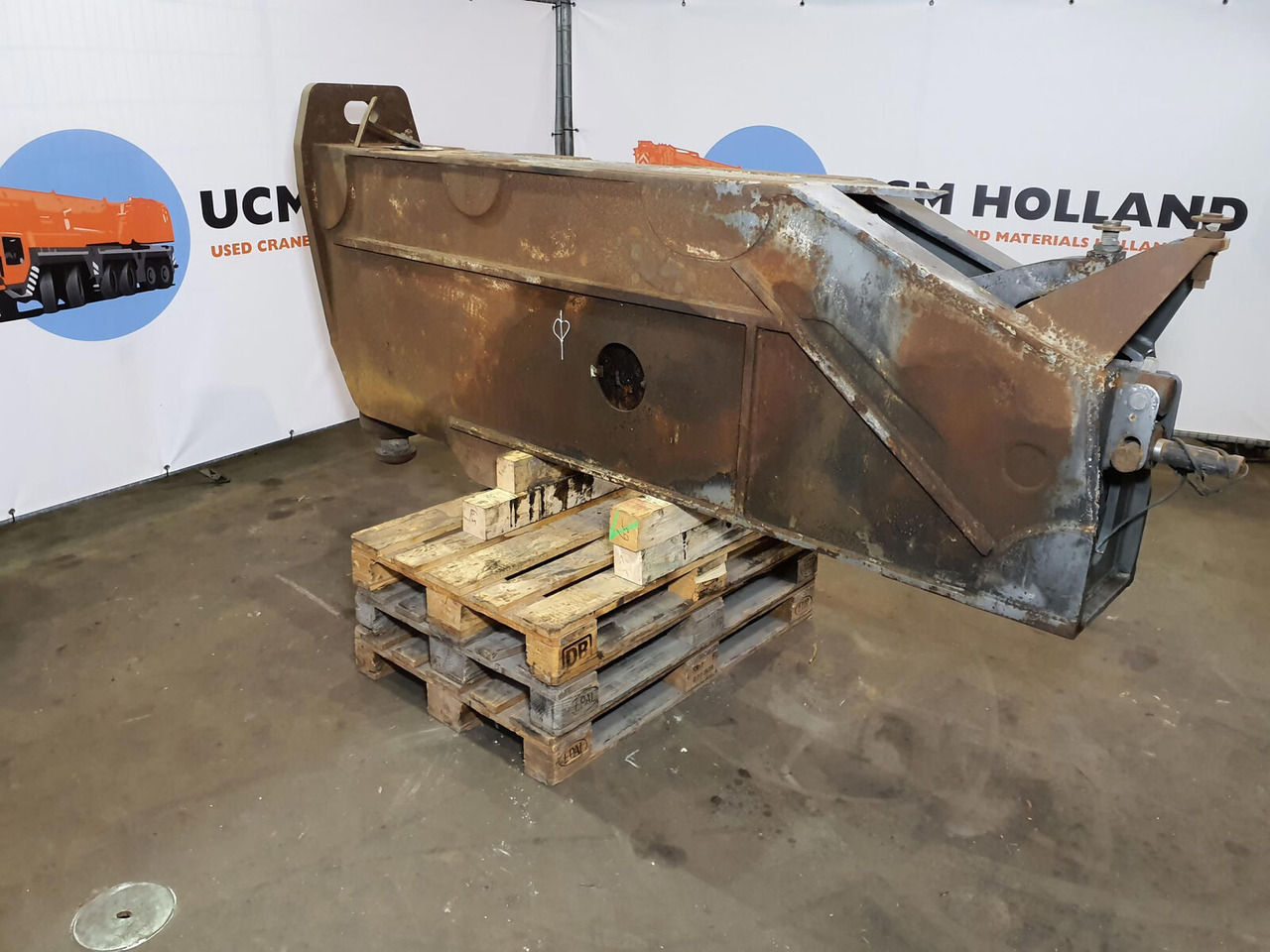 Terex AC 350-1 outrigger beam complete front - Felfüggesztés - Autódaru: 3 kép. Terex AC 350-1 outrigger beam complete front - Felfüggesztés - Autódaru: 3 kép.