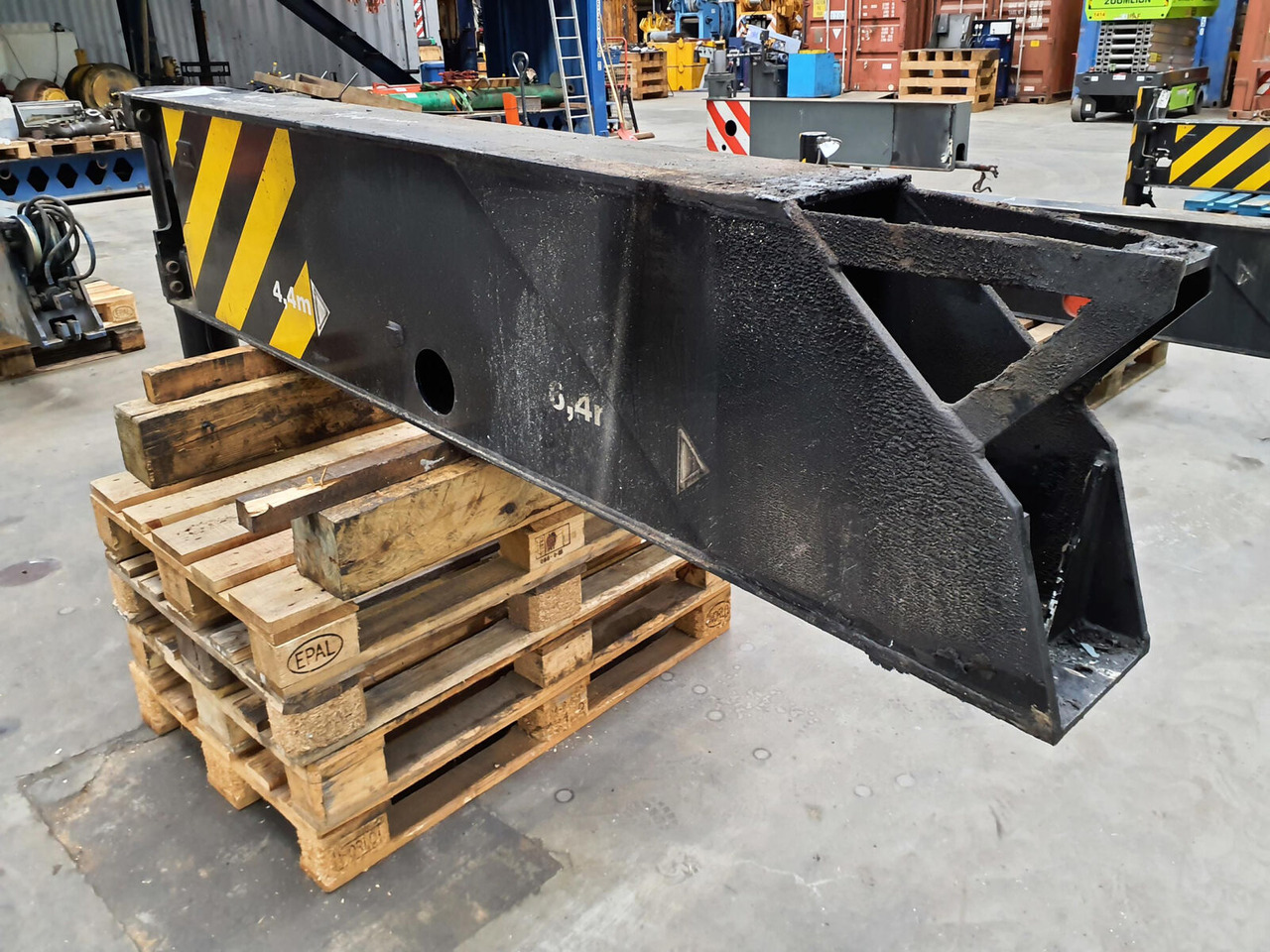 Terex AC 50 outrigger rear with outrigger cylinder - Felfüggesztés - Autódaru: 4 kép. Terex AC 50 outrigger rear with outrigger cylinder - Felfüggesztés - Autódaru: 4 kép.