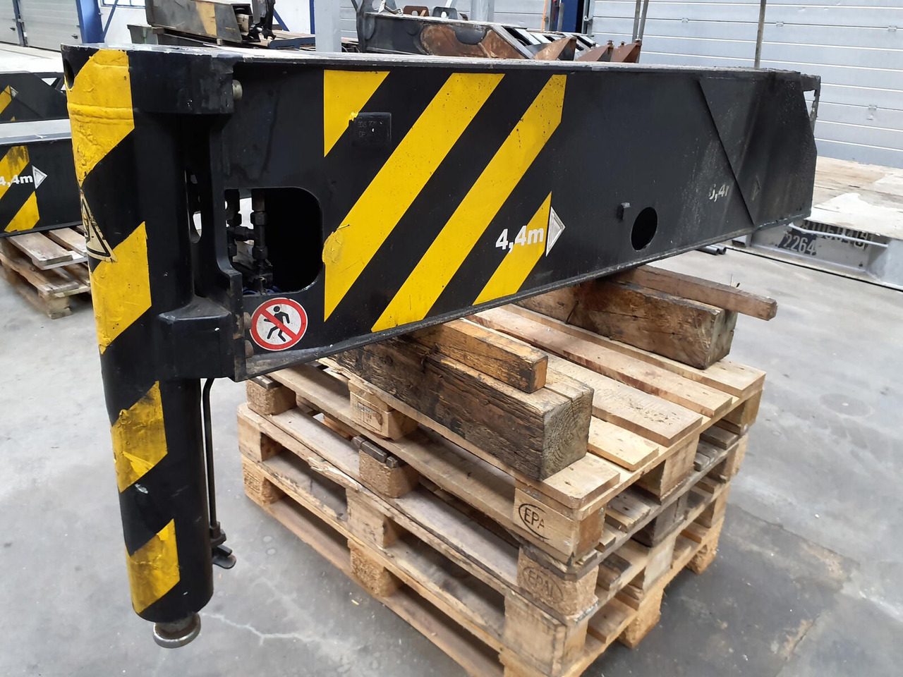 Terex AC 50 outrigger rear with outrigger cylinder - Felfüggesztés - Autódaru: 2 kép. Terex AC 50 outrigger rear with outrigger cylinder - Felfüggesztés - Autódaru: 2 kép.