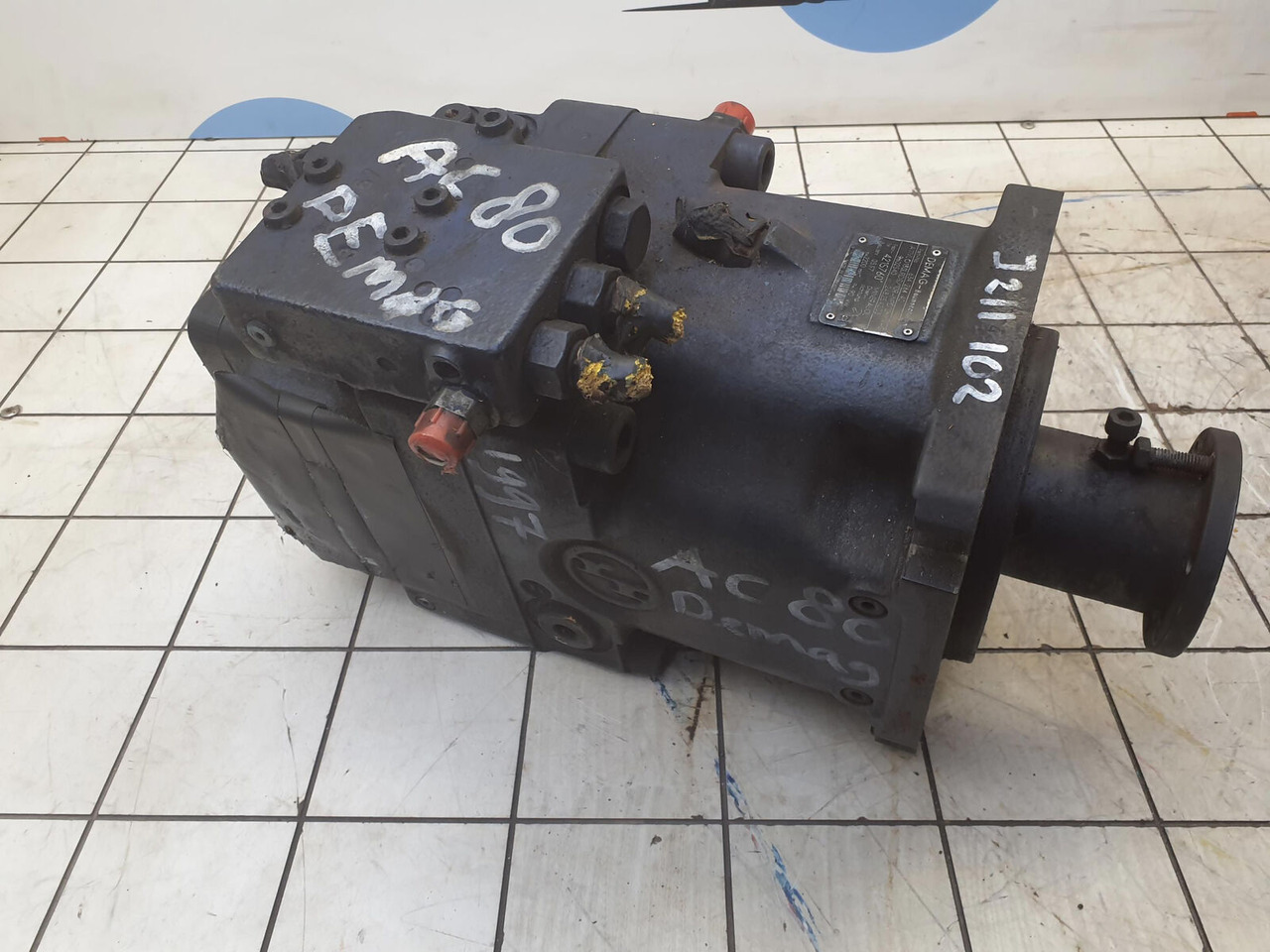 Terex AC 80 pump - Hidraulikus szivattyú - Daru: 4 kép. Terex AC 80 pump - Hidraulikus szivattyú - Daru: 4 kép.