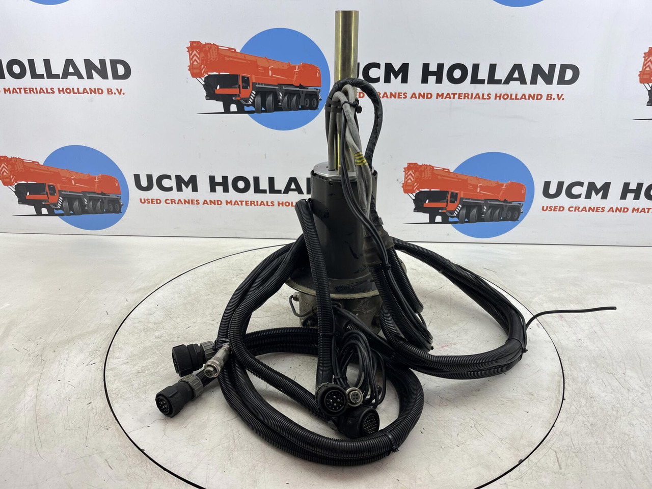 Terex AC slip ring assy - Elektromos rendszer - Daru: 2 kép. Terex AC slip ring assy - Elektromos rendszer - Daru: 2 kép.