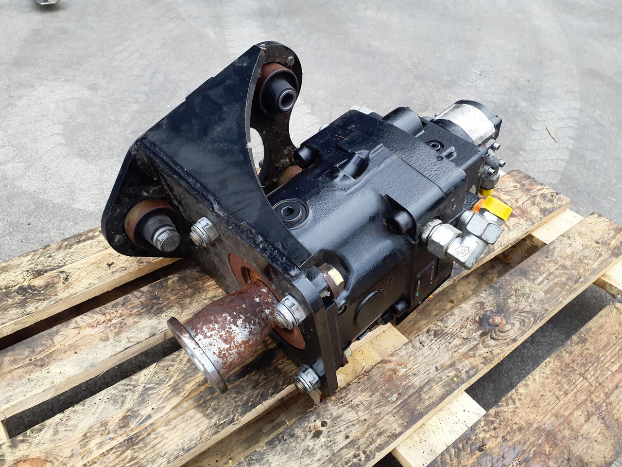 Terex Challenger 3160 Hydraulic pump - Hidraulikus szivattyú - Autódaru: 2 kép. Terex Challenger 3160 Hydraulic pump - Hidraulikus szivattyú - Autódaru: 2 kép.