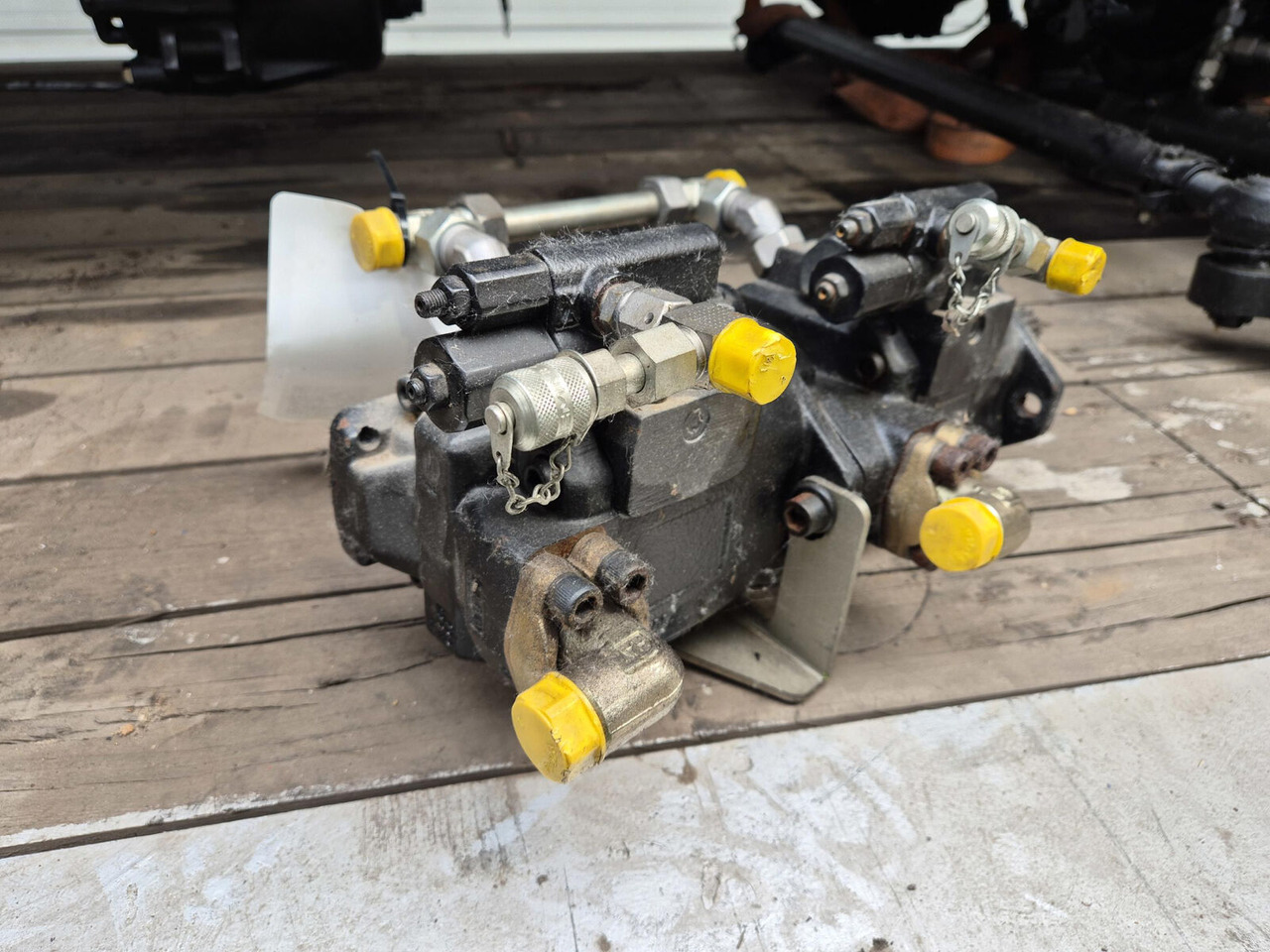 Terex Challenger 3160 Variable pump ass - Hidraulikus szivattyú - Autódaru: 3 kép. Terex Challenger 3160 Variable pump ass - Hidraulikus szivattyú - Autódaru: 3 kép.