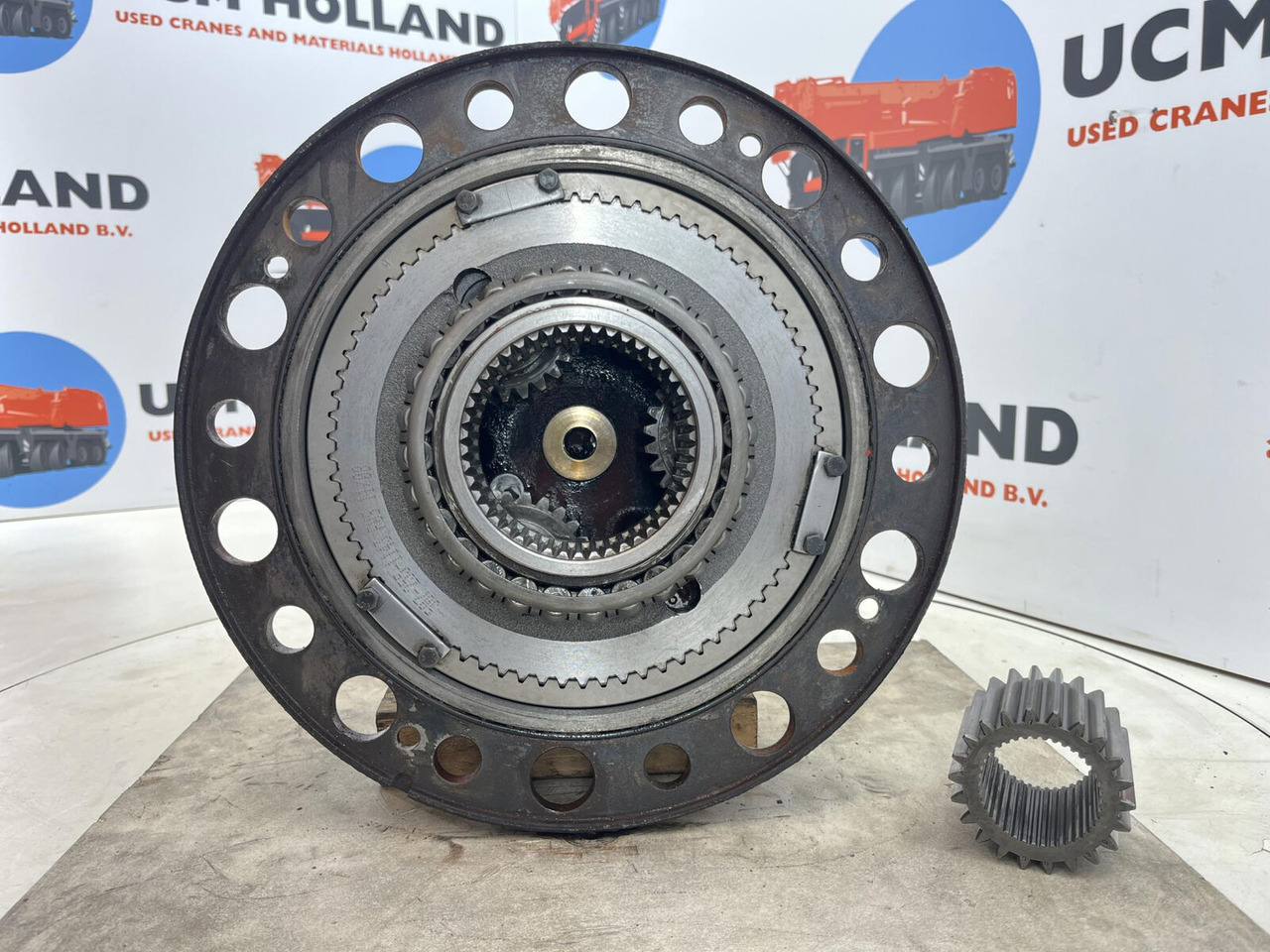 Terex Demag AC 100/4 planetary gear 22-25-74-40-3pl-H127-46 - Véglehajtás - Autódaru: 5 kép. Terex Demag AC 100/4 planetary gear 22-25-74-40-3pl-H127-46 - Véglehajtás - Autódaru: 5 kép.