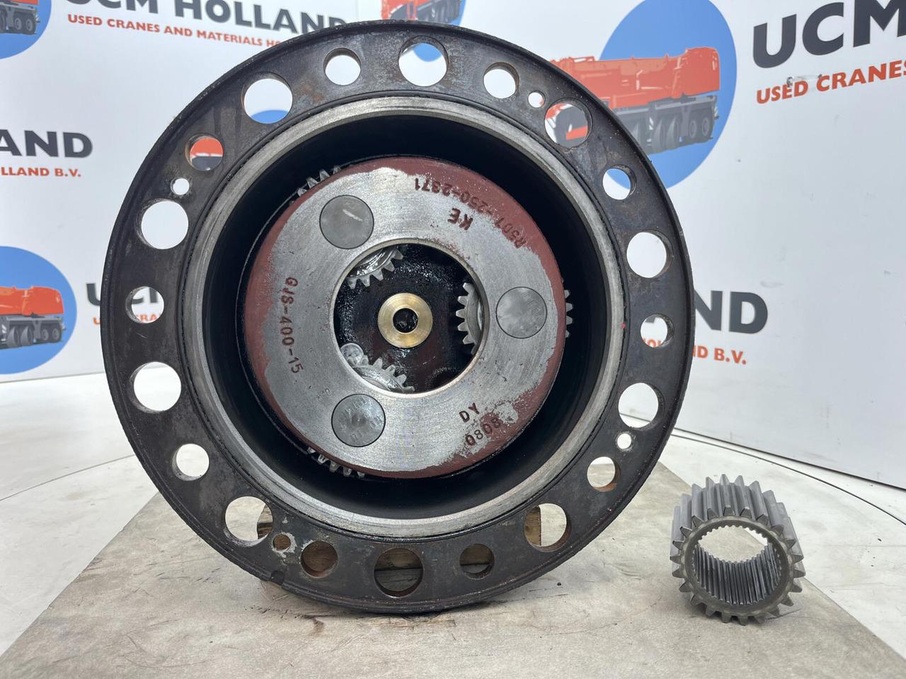 Terex Demag AC 100/4 planetary gear 22-25-74-40-3pl-H127-46 - Véglehajtás - Autódaru: 4 kép. Terex Demag AC 100/4 planetary gear 22-25-74-40-3pl-H127-46 - Véglehajtás - Autódaru: 4 kép.