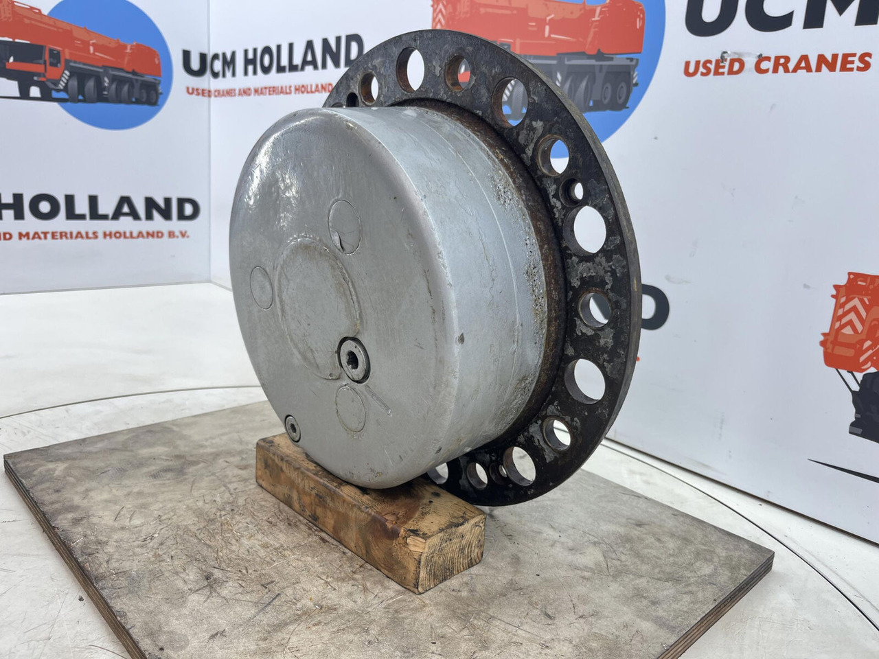 Terex Demag AC 100/4 planetary gear 22-25-74-40-3pl-H127-46 - Véglehajtás - Autódaru: 2 kép. Terex Demag AC 100/4 planetary gear 22-25-74-40-3pl-H127-46 - Véglehajtás - Autódaru: 2 kép.