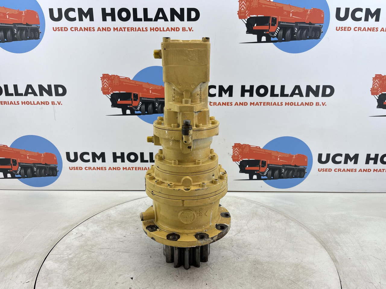 Terex-Demag AC 35 slewing gear - Fordító motor - Autódaru: 2 kép. Terex-Demag AC 35 slewing gear - Fordító motor - Autódaru: 2 kép.