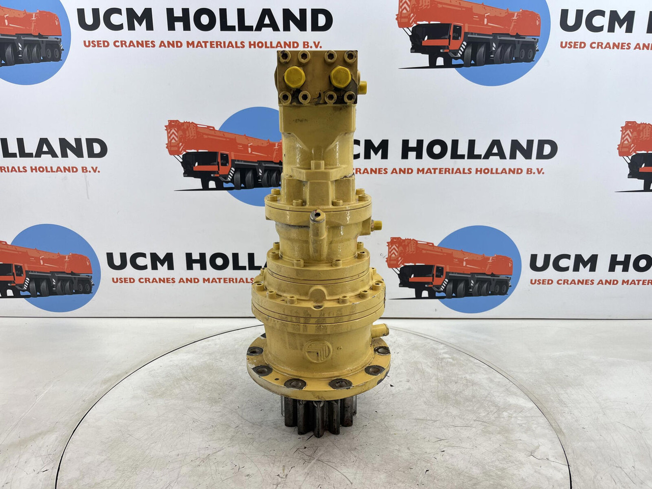 Terex-Demag AC 35 slewing gear - Fordító motor - Autódaru: 4 kép. Terex-Demag AC 35 slewing gear - Fordító motor - Autódaru: 4 kép.
