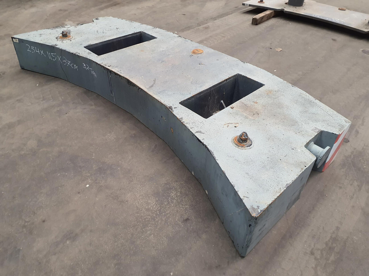 Terex Terex Demag Challenger 4200 counterweight 3.2 Ton - Ellensúly - Autódaru: 2 kép. Terex Terex Demag Challenger 4200 counterweight 3.2 Ton - Ellensúly - Autódaru: 2 kép.