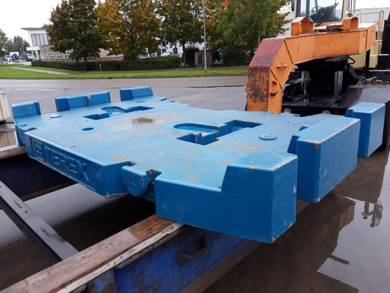 Terex Terex explorer 5800 counterweight 10,5 ton - Ellensúly - Építőipari gépek: 2 kép. Terex Terex explorer 5800 counterweight 10,5 ton - Ellensúly - Építőipari gépek: 2 kép.