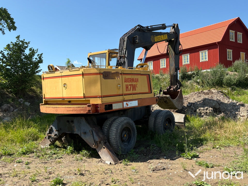 Åkerman hjulgrävare med tiltrotator & redskap - Gumikerekes kotró: 3 kép. Åkerman hjulgrävare med tiltrotator & redskap - Gumikerekes kotró: 3 kép.