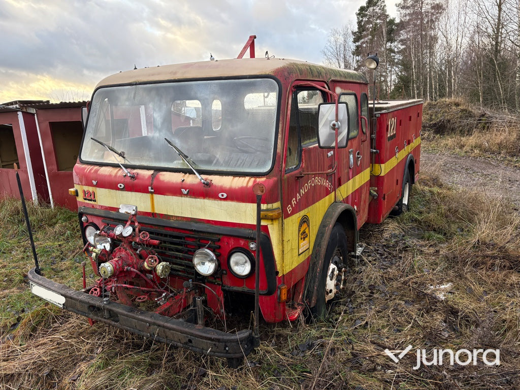 Brandbil - Volvo F86T - Tűzoltóautó: 1 kép. Brandbil - Volvo F86T - Tűzoltóautó: 1 kép.