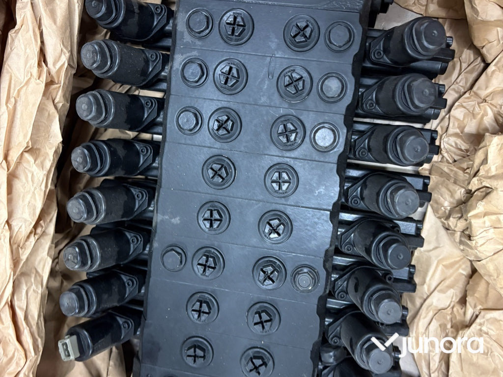 Cylinder - Hidraulikus szelep - Építőipari gépek: 5 kép. Cylinder - Hidraulikus szelep - Építőipari gépek: 5 kép.
