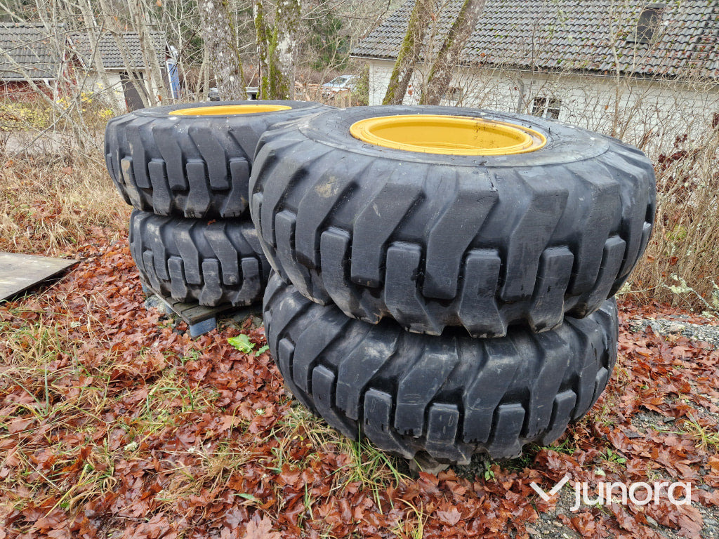 Däck - Hjullastare 20,5-25 - Gumiabroncs: 1 kép. Däck - Hjullastare 20,5-25 - Gumiabroncs: 1 kép.