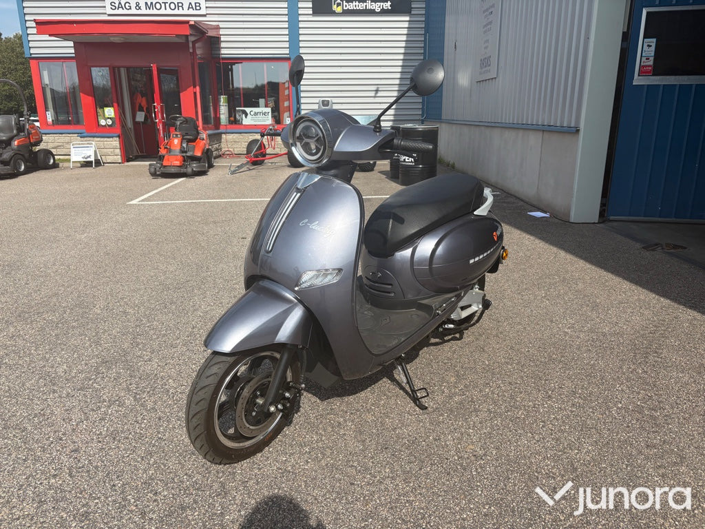 EU-moped - Yadea C-Lucky, NY! - Motorkerékpár: 2 kép. EU-moped - Yadea C-Lucky, NY! - Motorkerékpár: 2 kép.